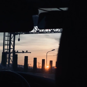 轮奸大奶骚货在线视频
